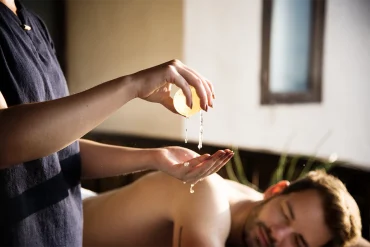 Olejová masáž – jemný rituál pre telo aj dušu